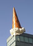 Claes_Oldenburg_Dropped_Cone_2001